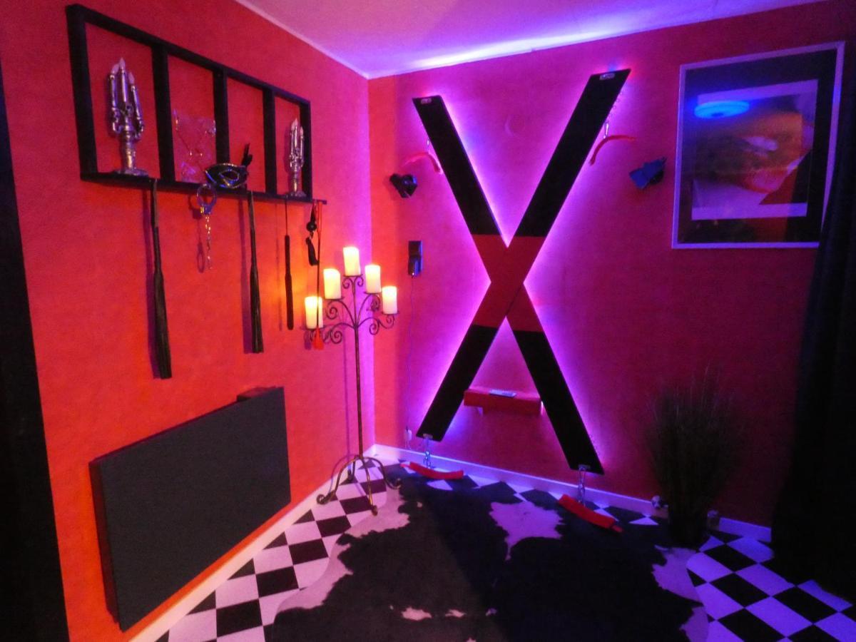 Love Room Le Rouge Et Noir بارْ المظهر الخارجي الصورة