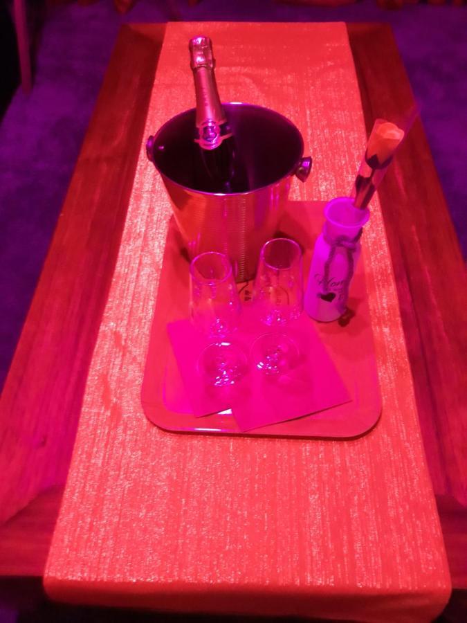 Love Room Le Rouge Et Noir بارْ المظهر الخارجي الصورة