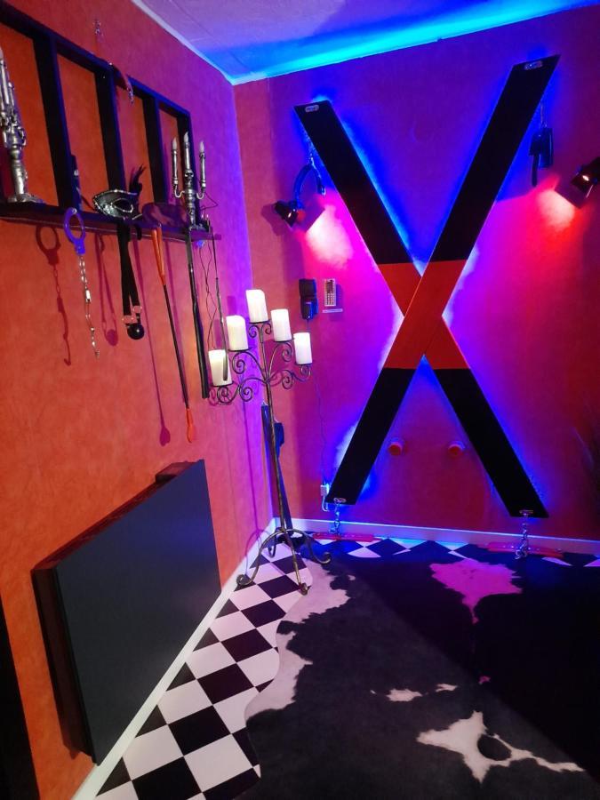Love Room Le Rouge Et Noir بارْ المظهر الخارجي الصورة