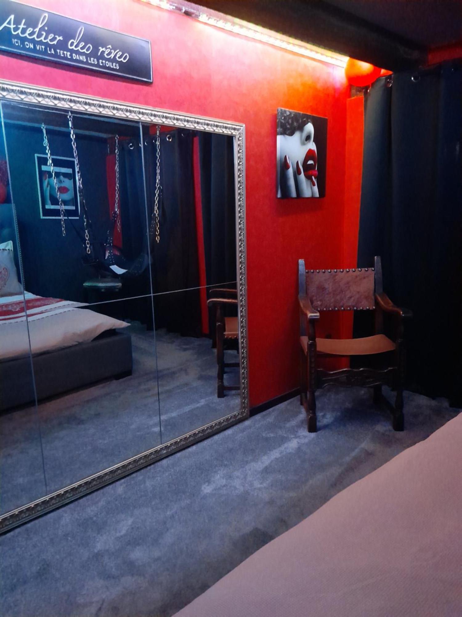 Love Room Le Rouge Et Noir بارْ المظهر الخارجي الصورة