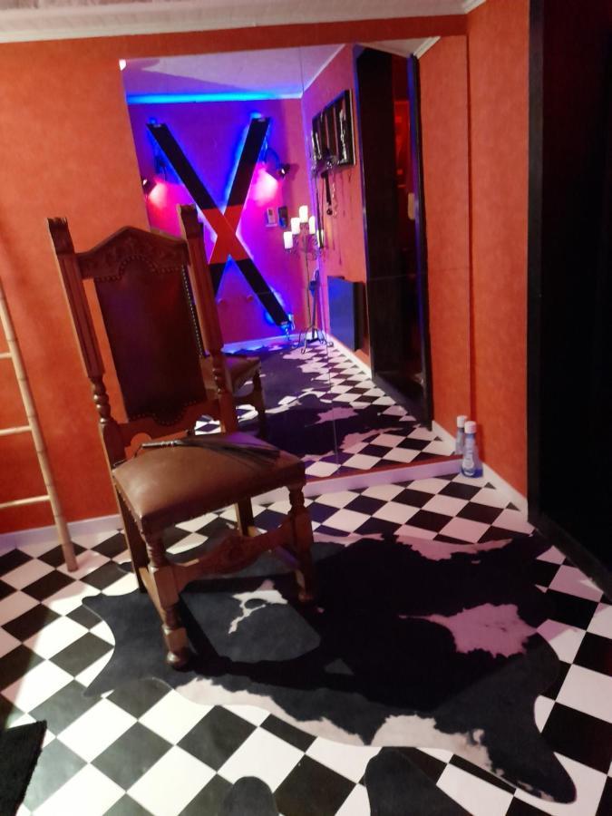Love Room Le Rouge Et Noir بارْ المظهر الخارجي الصورة