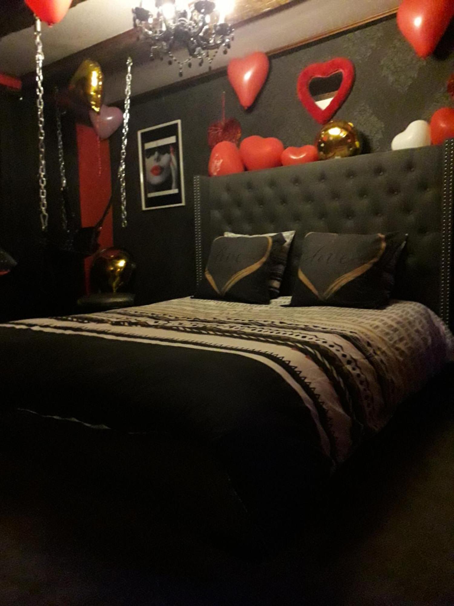 Love Room Le Rouge Et Noir بارْ المظهر الخارجي الصورة