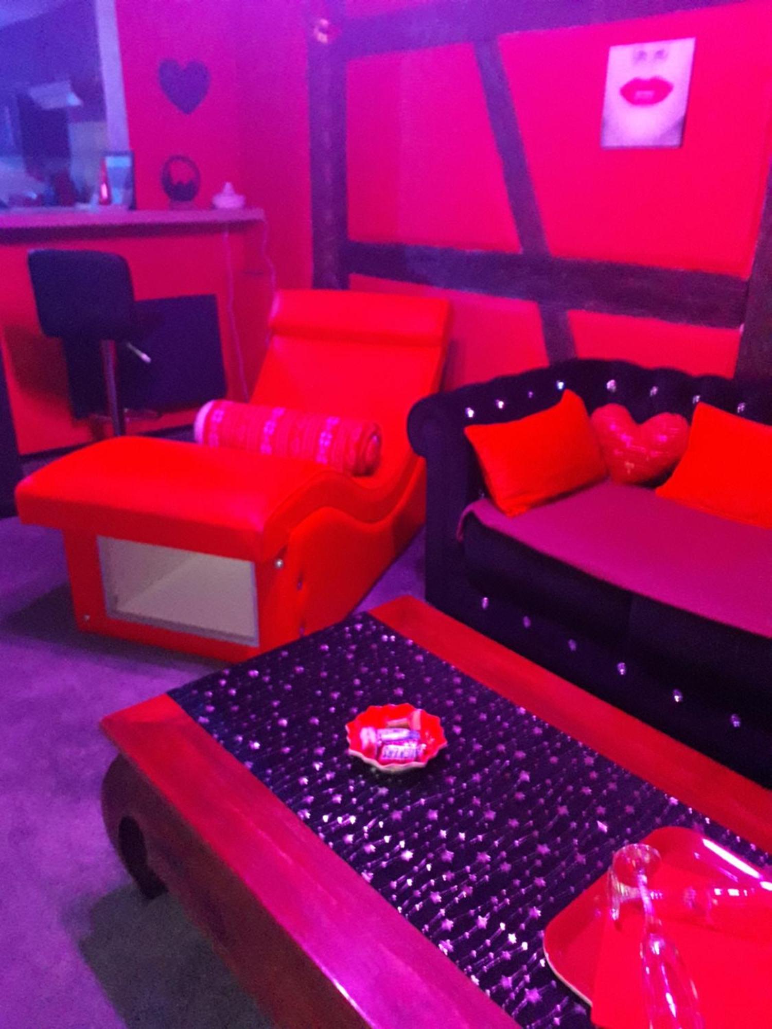 Love Room Le Rouge Et Noir بارْ المظهر الخارجي الصورة
