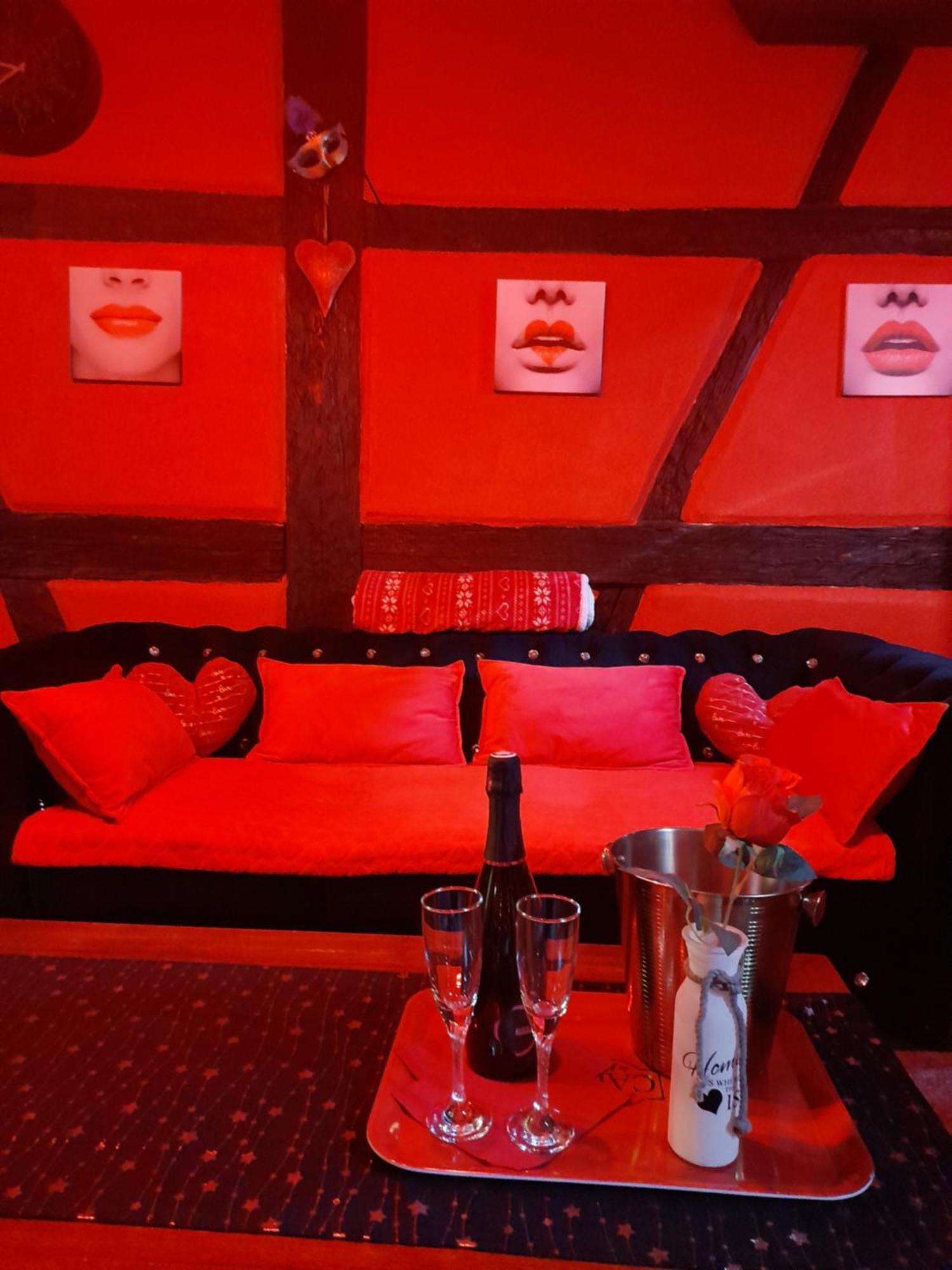 Love Room Le Rouge Et Noir بارْ المظهر الخارجي الصورة