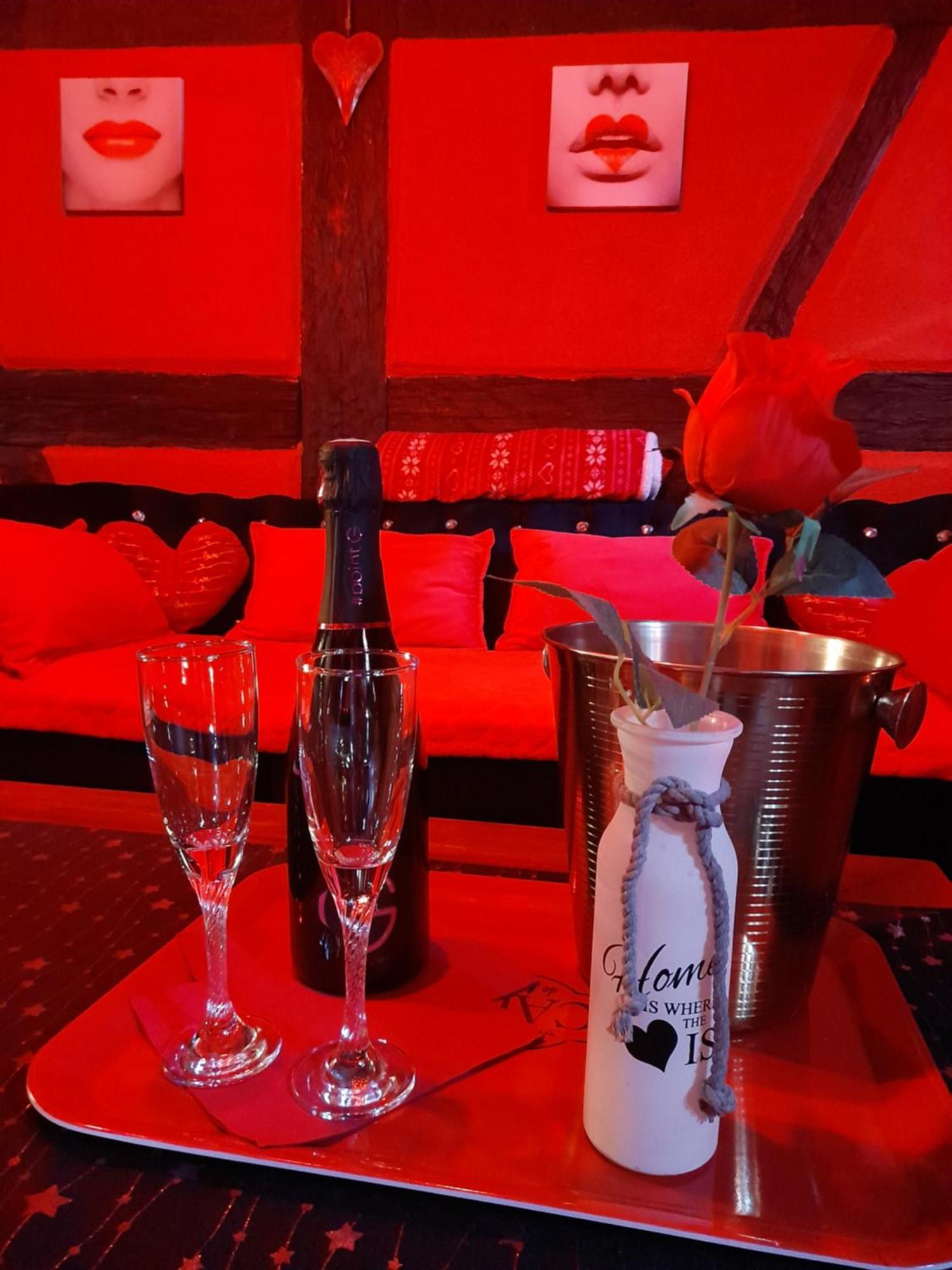 Love Room Le Rouge Et Noir بارْ المظهر الخارجي الصورة